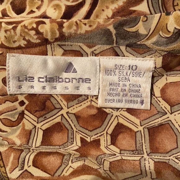 100% silk vintage long sleeve button down wrap dress. Neutral earth tin colours - Picture 12 of 13